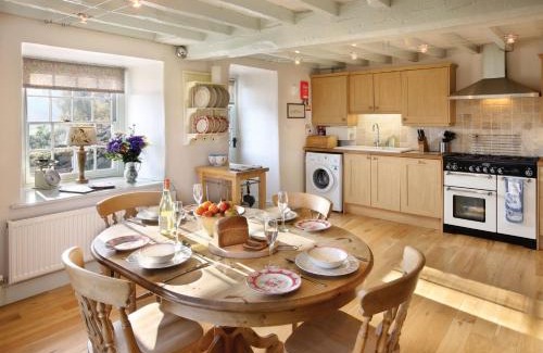 Eglwysbach House | Experience Comfort at Garth Iwrch - Pet-Friendly Retreat
