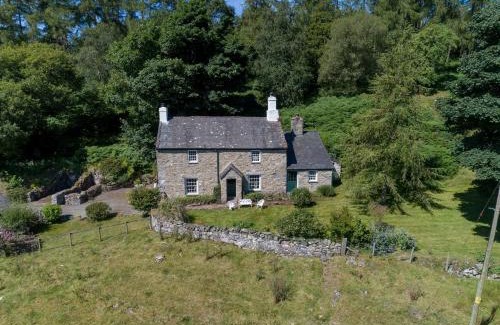 Eglwysbach House | Experience Comfort at Garth Iwrch - Pet-Friendly Retreat