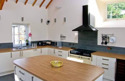Porthmadog Cottage | Cozy Garth Morthin the Barn: Pet-Friendly Retreat in Porthmadog