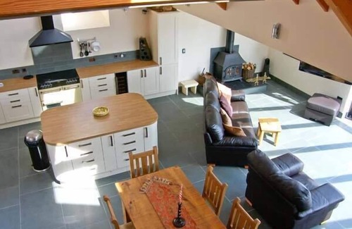 Porthmadog Cottage | Cozy Garth Morthin the Barn: Pet-Friendly Retreat in Porthmadog