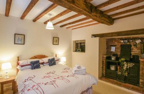 Oswestry House | Guest Rated 10/10 Garth Ucha with Hot Tub & Family Fun