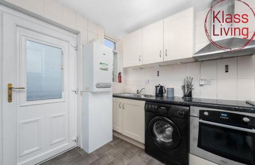 Coatbridge Apartment | Child-Friendly Garturk Apartment: Guest Rated 9.1/10