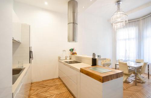 Ferencvaros Apartment | Bright and Inviting Two-Bedroom Flat Near the Danube