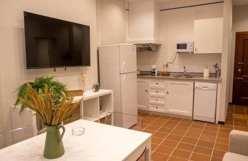 El Rocio Apartment | Family-Friendly Garza Imperial - Puente del Rey Awaits You