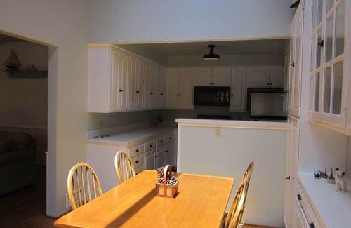 Gas Lamp Section Cottage | Beachfront Gas Lamp Section Cottage with Ocean View & Pool