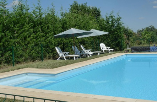 Bellegarde Cottage | Charming Gascony Farmhouse Gite with Pool & Pet-Friendly