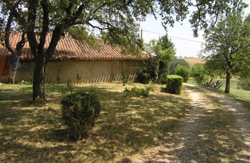 Bellegarde Cottage | Charming Gascony Farmhouse Gite with Pool & Pet-Friendly