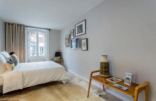 Bellecour - Hotel Dieu Apartment | Cozy Gasparin Studio in Lyon 2 - Child Friendly Retreat