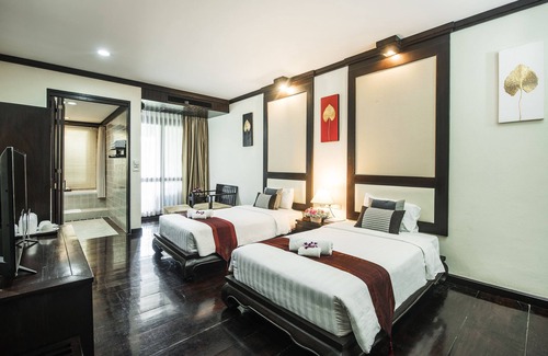 Mae Tha Hotel | Relax at Gassan Khuntan Golf and Resort with Pool & Spa