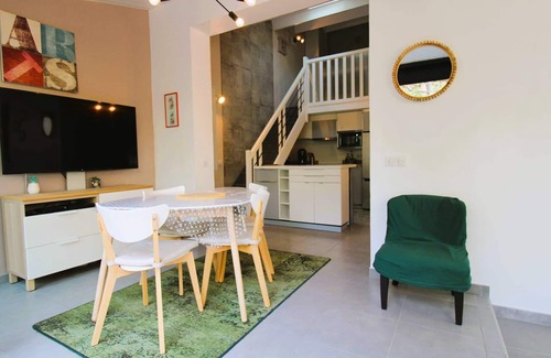 Gassin Apartment | Gassin Font-Mourier: Poolside Mazet with Tennis & Ocean Views
