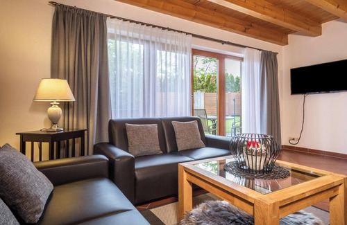 Langenargen Apartment | Gästehaus Heilig: Serene Retreat Steps from Lake Constance