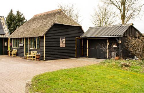 Eesveen House | Discover Gastenverblijf De Weldadigheid: Pet-Friendly Retreat