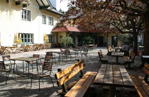 Elsbethen House | Pet-Friendly Gasthaus Überfuhr with Family Amenities