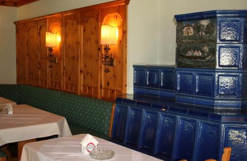 Elsbethen House | Pet-Friendly Gasthaus Überfuhr with Family Amenities