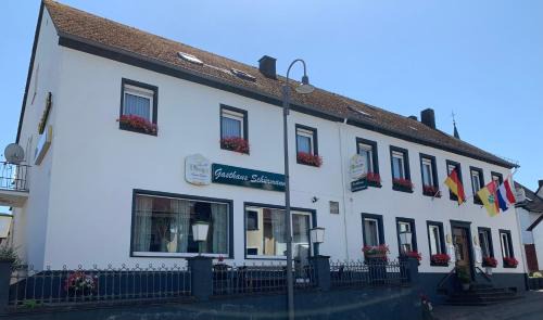 Udersdorf Hotel | Family-Friendly Gasthaus Schürmann with Great Guest Ratings