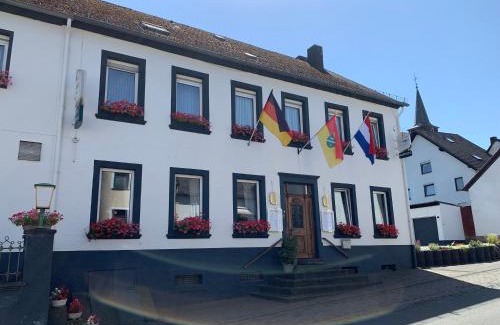 Udersdorf Hotel | Family-Friendly Gasthaus Schürmann with Great Guest Ratings