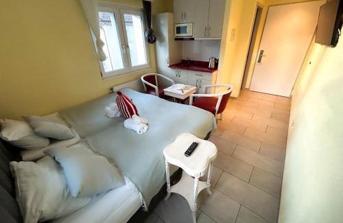 Gewerbeschule House | Cozy Gasthaus 210: Enjoy Breakfast and Dining Delights