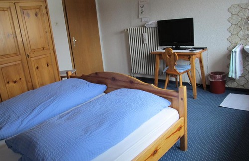 Karsee Hotel | Cozy Gasthaus Adler: Pet-Friendly Retreat for Families