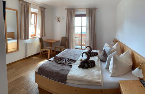 Collalbo Hotel | Pet-Friendly Retreat at Gasthaus Bad Siess with Ocean Views