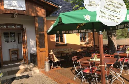 Uebigau-Wahrenbruck Apartment | Quiet Escape at Gasthaus Bomsdorf with Oceanfront Views