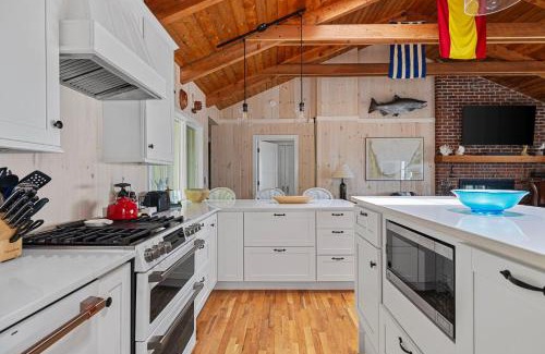 Bridgman House | Discover Gasthaus Fox: Pet-Friendly Oceanfront Retreat