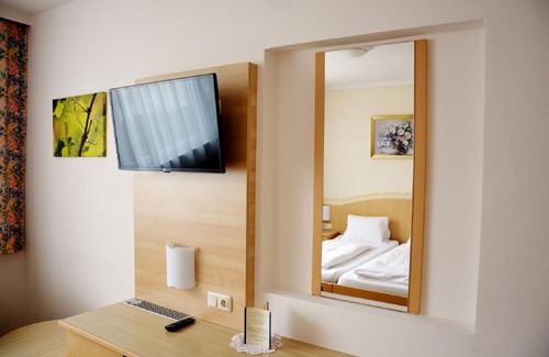 Laa an der Thaya Hotel | Cozy Gasthaus & Gästehaus Bsteh with Breakfast Included