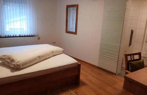 Berneburg House | Welcoming Gasthaus Gonnermann: Pet-Friendly Retreat