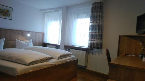 Berneburg House | Welcoming Gasthaus Gonnermann: Pet-Friendly Retreat