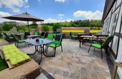Berneburg House | Welcoming Gasthaus Gonnermann: Pet-Friendly Retreat