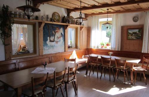 Obing House | Cozy Gasthaus Hingerl: Breakfast Included & Top Reviews