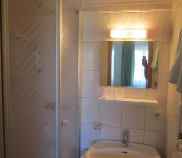 Obing House | Cozy Gasthaus Hingerl: Breakfast Included & Top Reviews