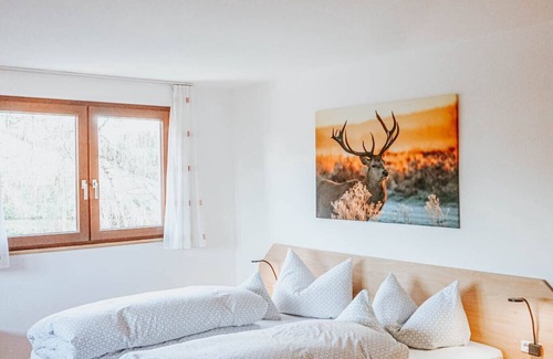 Wangen im Allgaeu Hotel | Welcoming Gasthaus Hirsch: Family-Friendly with Dining Options