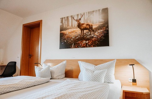 Wangen im Allgaeu Hotel | Welcoming Gasthaus Hirsch: Family-Friendly with Dining Options