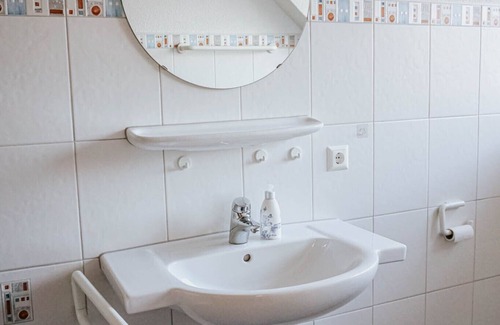 Wangen im Allgaeu Hotel | Welcoming Gasthaus Hirsch: Family-Friendly with Dining Options