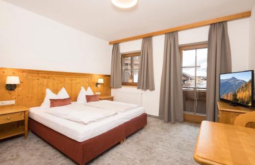Alpbach House | Discover Gasthaus Jakober: Pet-Friendly with Breakfast
