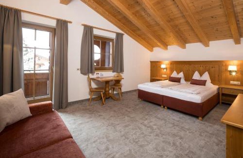 Alpbach House | Discover Gasthaus Jakober: Pet-Friendly with Breakfast