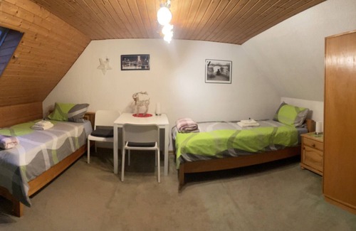 Konigslutter am Elm Hotel | Relax at Gasthaus Katrin: Family-Friendly with Pool & Dining