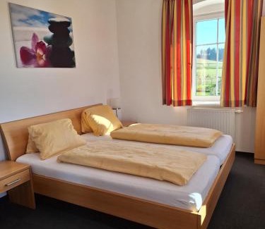 Neukirchen bei Lambach Hotel | Discover Gasthaus Kloibhofer: Family-Friendly Retreat