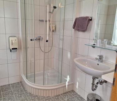 Neukirchen bei Lambach Hotel | Discover Gasthaus Kloibhofer: Family-Friendly Retreat
