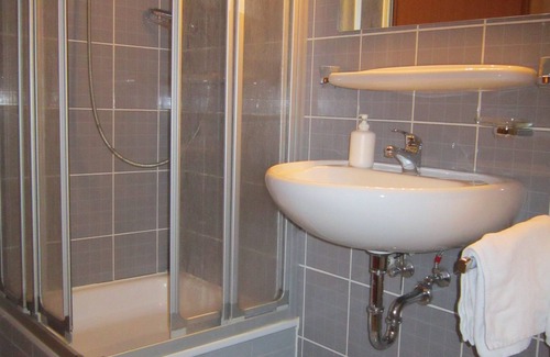 Lemberg House | Guest Rated Gasthaus Neupert: Family-Friendly Getaway