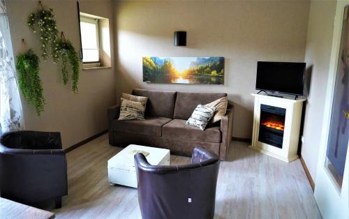 Udersdorf Apartment | Pet-Friendly Retreat at Gasthaus Paula - Rated 9.4/10