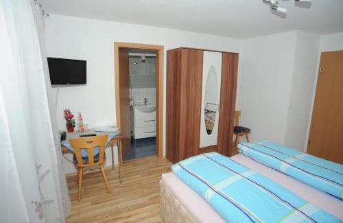 Randegg House | Budget-Friendly Gasthaus-Pension Fischerkeller with Dining