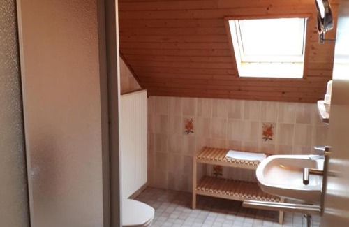 Mittelstrimmig House | Pet-Friendly Gasthaus Pension Zur Buche with Family Amenities