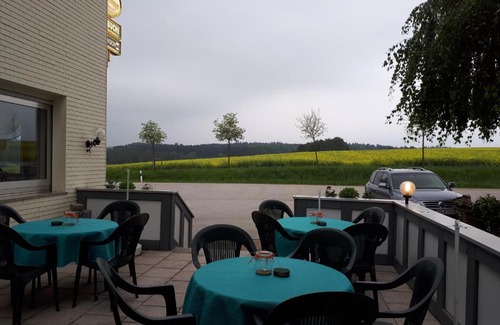 Mittelstrimmig House | Pet-Friendly Gasthaus Pension Zur Buche with Family Amenities