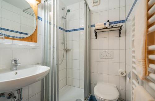 Stuehlingen Hotel | Discover Gasthaus-Pension Zum Kreuz: Pet Friendly Retreat