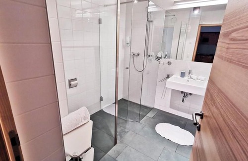 Huben Apartment | Discover Gasthaus Post: Pet-Friendly Bliss with Spa Access