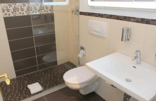 Waldsee Hotel | Pet-Friendly Gasthaus Schiff with Family Amenities & High Ratings