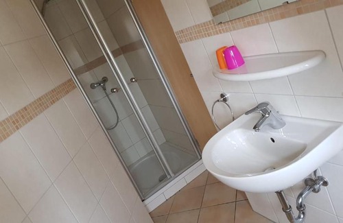Flacht Hotel | Welcoming Gasthaus Schug-Müller: Pet-Friendly Retreat