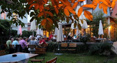 Feuchtwangen Hotel | Charming Gasthaus Sindel-Buckel: Pet-Friendly Retreat