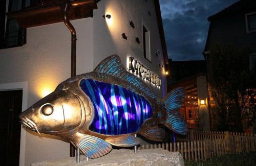 Feuchtwangen Hotel | Charming Gasthaus Sindel-Buckel: Pet-Friendly Retreat